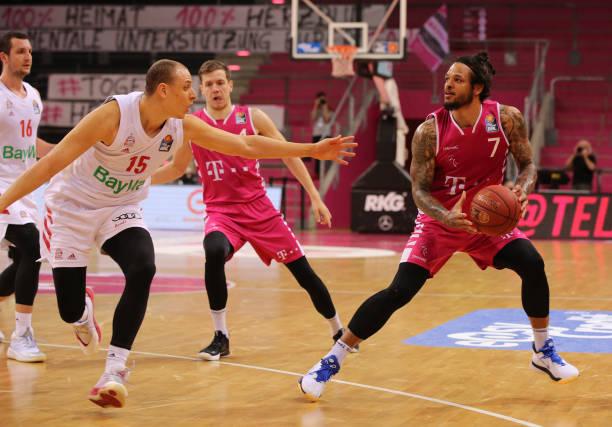 山迎战成都 山迎战成都