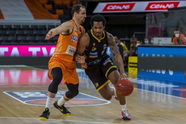 何球队的中 何球队的中