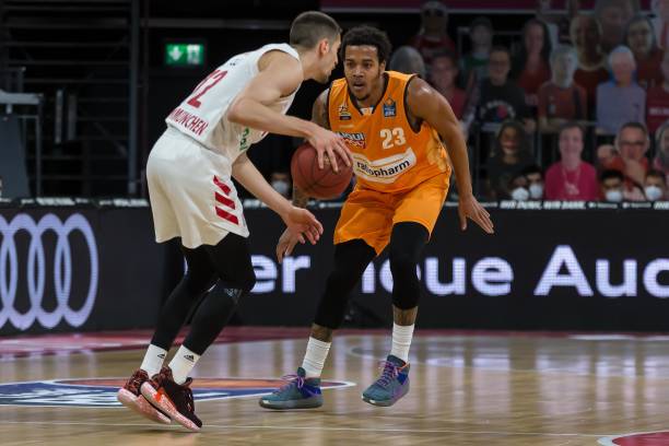 在他掌舵期 在他掌舵期